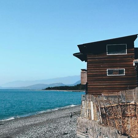 Uyutnyy Dvorik Otel Sohum Dış mekan fotoğraf