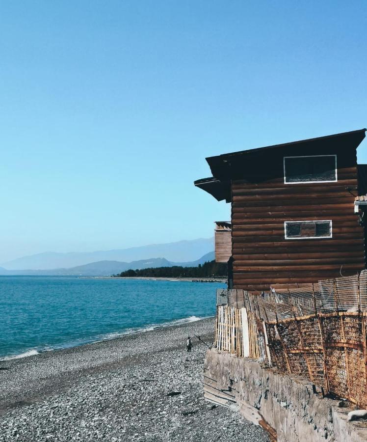 Uyutnyy Dvorik Otel Sohum Dış mekan fotoğraf